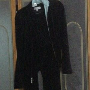Saint John velvet 3 piece suit jacket and top size small and pants size medium.